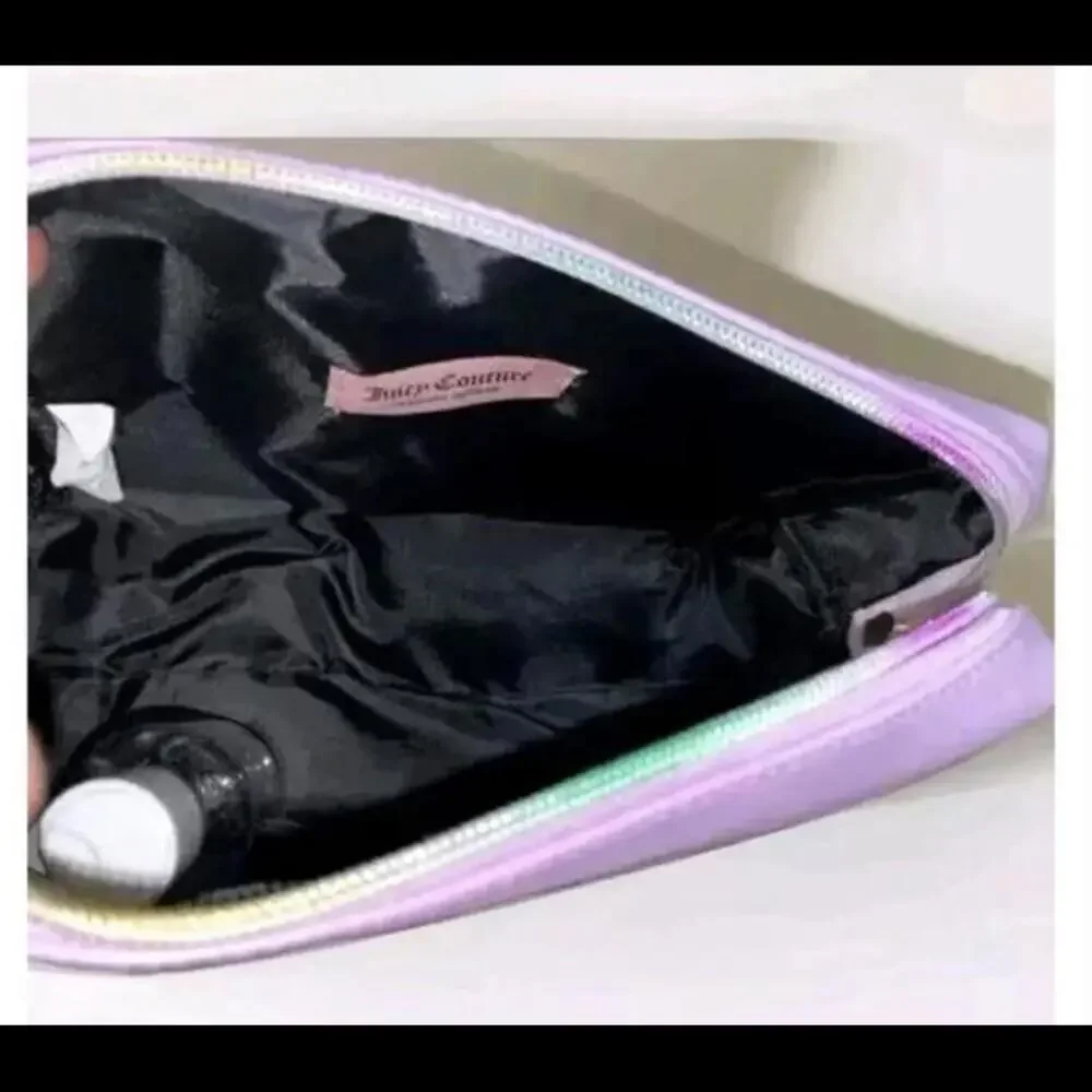 NWT JUICY COUTURE So Juicy Cosmetics Lavender Vinyl Makeup Bag (JCXX020)